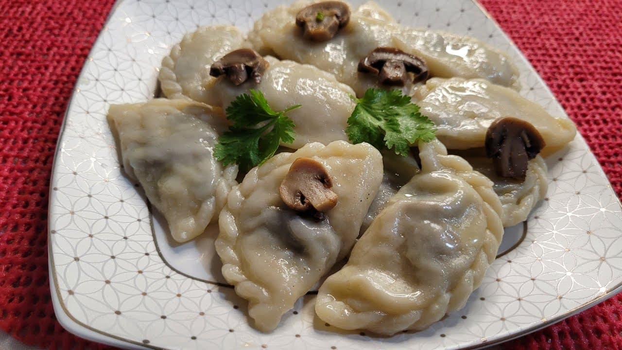 Вареники с грибами и картофелем