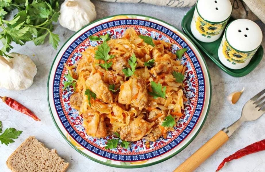 Тушеная капуста со свининой