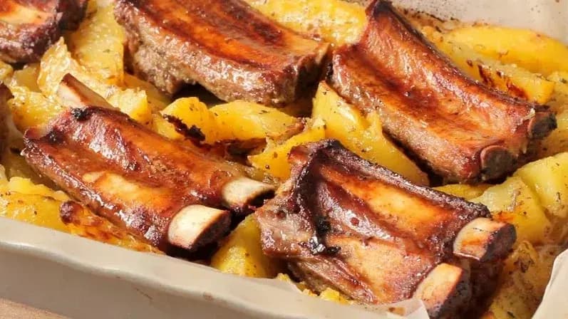 Свиные ребра с картофелем